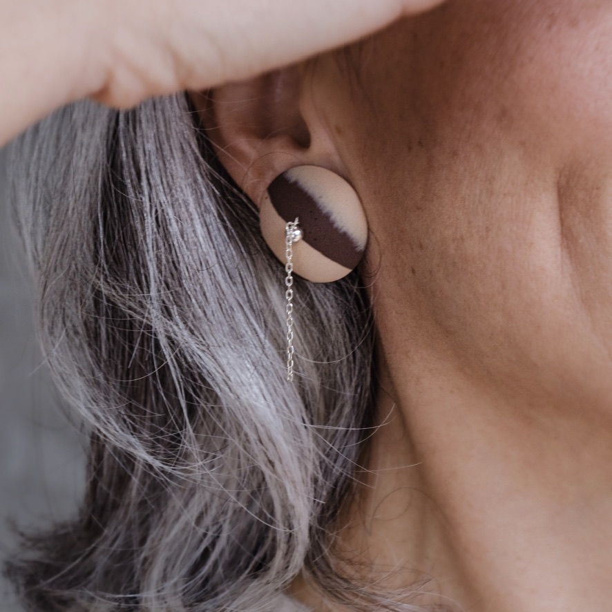 SET DOT. Porcelain. Chocolate-cream. Silver. Asymmetric.